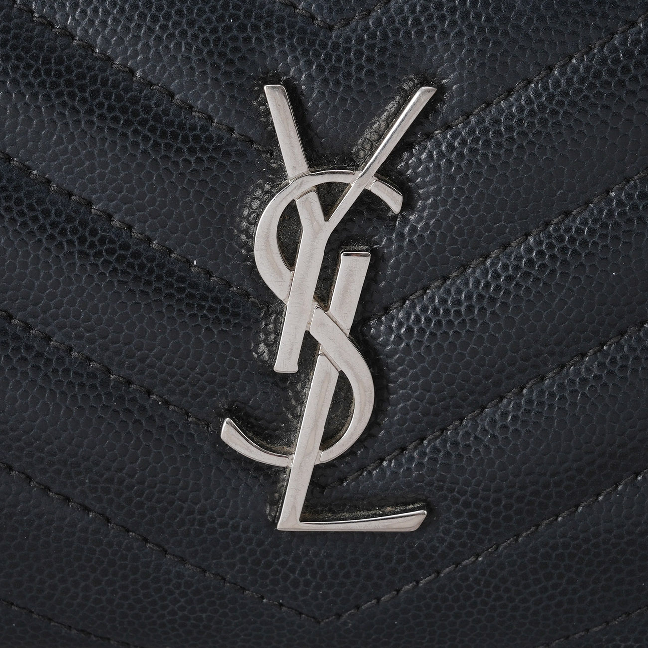 YVES SAINT LAURENT(USED)생로랑 403723 모노그램 쉐브론 컴팩트 반지갑